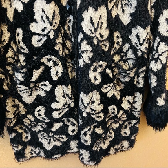 NWOT Black Rivet Sweater Black with fur lines on neck and hand Size XL - Picture 5 of 9